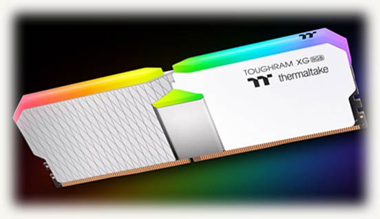 Thermaltake TOUGHRAM XG RGB DDR4 на черном фоне