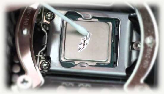 Немного жидкого метала нанести на CPU